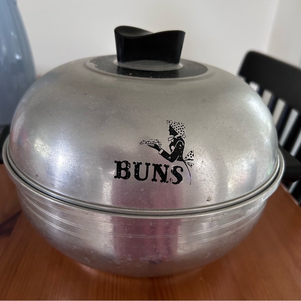 West Bend Bun Warmer - Picture 2 of 9